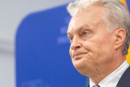 Prezidentas piktinasi dėl „čekiukų“ pataisų: politikus suvienija nuodėmė