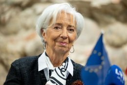 ECB pirmininkė: pasaulio ekonomika dar pajus muitų sukeltus skausmus