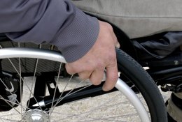 Asmenims su negalia siūloma sudaryti sąlygas dirbti iš namų