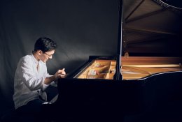 Lietuvoje viešintis pianistas Nuronas Mukumi: iš vunderkindo – į garsiausias pasaulio scenas