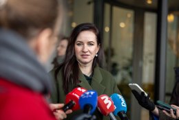 Premjerė biudžete tikisi rasti lėšų pareigūnų atlyginimams, nepavykus – grąžinti skolą kitąmet