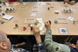 Muziejaus socialinė iniciatyva: nemokamos vitražo edukacijos senjorams ir žmonėms su negalia