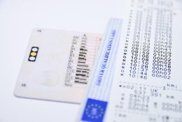 Socialiniuose tinkluose daugėja siūlymų įsigyti suklastotus vairuotojo pažymėjimus