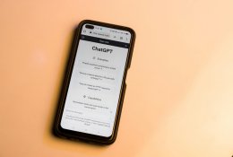 Atsiimti pensiją ar kaupti toliau: ką pataria „ChatGPT“?