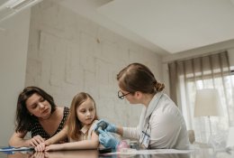 JAV mažina vaikams rekomenduojamų skiepų skaičių