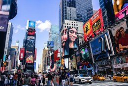 JAV išskirtinumas silpnėja, tačiau baimės dėl „Sell America“ scenarijaus – ankstyvos