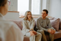 Kaip ieškant psichologinės pagalbos nepapulti pas apsišaukėlius?