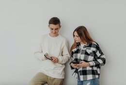 Be telefono – nerimas, su juo – rizikos: kaip spręsti paauglių santykį su socialiniais tinklais?