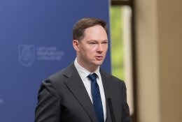 Ministras: jei nafta toliau pigs, galbūt neverta pratęsti laikinos dyzelino akcizo lengvatos