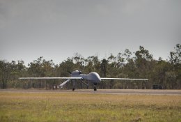 Latvijos kariuomenė: naikintuvai numušė bepilotį droną