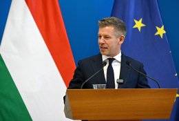 Vengrijos parlamentarai kone perpus susimažino savo atlyginimus