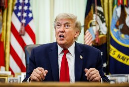 Trumpas: JAV būtų absurdiška išlaikyti dabartinę paramą NATO