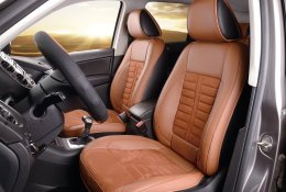 Automobilis įkaito saulėje? Štai kodėl nereikėtų iškart jungti maksimalaus vėsinimo