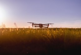 Dronai, dirbtinis intelektas ir išmanieji elektros skaitikliai: kodėl elektronikos inžinerija tampa viena perspektyviausių studijų krypčių?