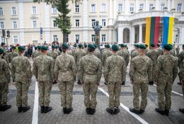 Norinčiųjų savo noru atlikti karo tarnybą skaičius viršijo 8 tūkst.