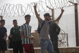 Ispaniją užgulusių tūkstančių migrantų priežastis – dezinformacija ir prekyba žmonėmis