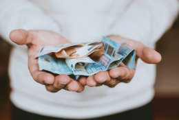 Valdas Bernatavičius. Kiek kainuoja laikyti pinigus „po pagalve“?