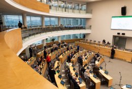 Seimui pristatytas 2027-ųjų šalies biudžeto projektas: didesnės pensijos, išmokos, auganti skola
