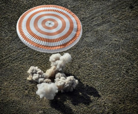 Kanados, Rusijos ir JAV astronautai saugiai grįžo į Žemę iš Tarptautinės kosminės stoties 1