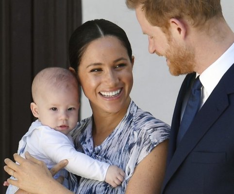 Princas Haris su žmona Meghan po ilgo laiko viešai parodė savo sūnelį Archį 1