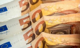 Išskaita iš darbo užmokesčio: kada darbdaviai turi teisę sumokėti mažiau