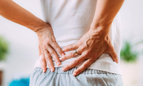 Kineziterapeutė apie nugaros skausmą: „Gulėjimas gali tik dar labiau pakenkti“