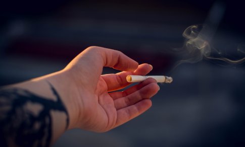 Žalingus įpročius pirmiausia išduoda oda: kodėl rūkaliai atrodo daug vyresni, nei yra iš tiesų?