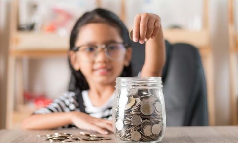 Kiek kišenpinigių duoti vaikams ir kaip jiems padėti suprasti pinigų vertę?