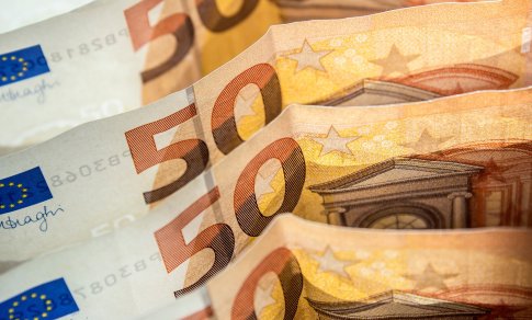 Išskaita iš darbo užmokesčio: kada darbdaviai turi teisę sumokėti mažiau