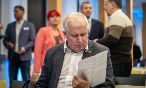 A.  Anušauskas apie „Politico“ straipsnyje keliamus įtarimus dėl pelnymosi tiekiant paramą Ukrainai: keisti išvedžiojimai