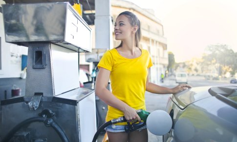 Dyzelinas jau kainuoja pigiau už benziną