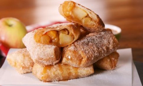 Vos iš kelių ingredientų: sluoksniuotos tešlos pyragaičiai su obuoliais (video)