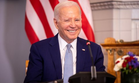 J. Bidenas: „Aš nesiekiu suvaržyti Kinijos“