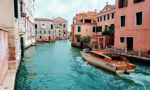 Nuo turistų gausos dūstanti Venecija įveda papildomus mokesčius