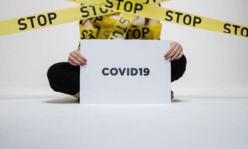 Vis dar nerimsta dėl tikrosios COVID-19 kilmės: spaudžia Kiniją suteikti visapusišką prieigą