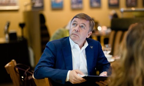 R. Karbauskis: siūlymas mažinti alkoholio pardavimo apribojimus sekmadieniais – liberalų bandymas įtikti rinkėjams