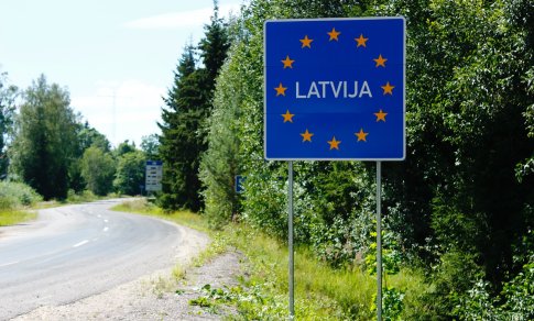 Tūkstančiams Latvijoje gyvenančių Rusijos piliečių bus nurodyta išvykti iš šalies