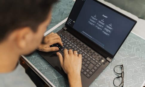 Dirbtinio intelekto progresas: „ChatGPT“ atpažins ne tik tekstą, bet ir balsą