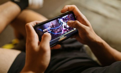 Geriausiai vertinami nemokami mobilieji žaidimai 2023 metų rudenį