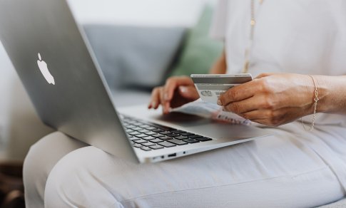 Saugus apsipirkimas internetu: kaip išvengti sukčių pinklių?