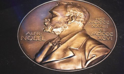 Nobelio medicinos premija skirta K. Kariko ir D. Weissmanui už tyrimus mRNA technologijų srityje