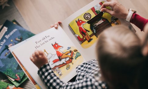 Knygų skaitymo nauda: vaiko teisių gynėja pataria, kaip išmintingai spręsti tėvystės iššūkius