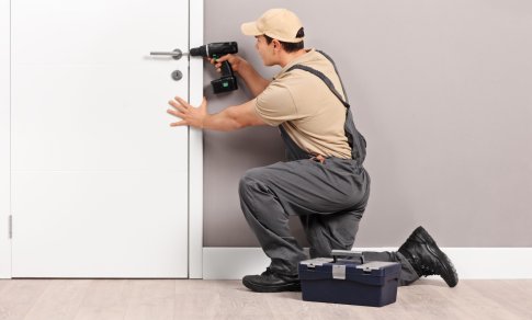 5 ženklai, jog atėjo metas pakeisti vidaus duris