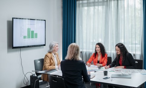 Mažėja pajamų atotrūkis tarp uždirbančių daugiausiai ir mažiausiai