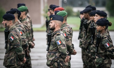 Prancūzija gali svarstyti karių dislokavimą Ukrainoje