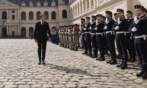 Didžioji dalis prancūzų yra už privalomosios karo tarnybos grąžinimą