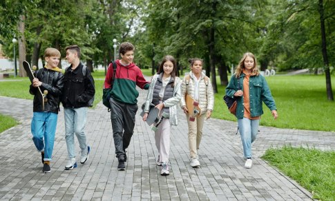 Lietuvoje mokiniai juda per mažai – kokią naudą teikia trumpi pasivaikščiojimai kasdien?