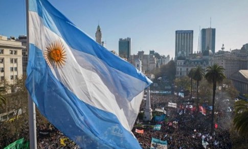 Argentinoje – neeilinė krizė: inflicija pasiekė 290 proc., žemiau skurdo ribos – kone pusė gyventojų