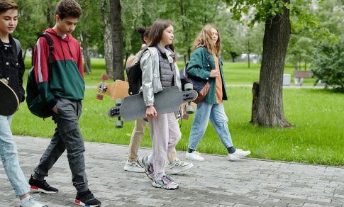 Įvardijo vaikščiojimo naudas vaikams: gerina ir miegą, ir mokslo rezultatus