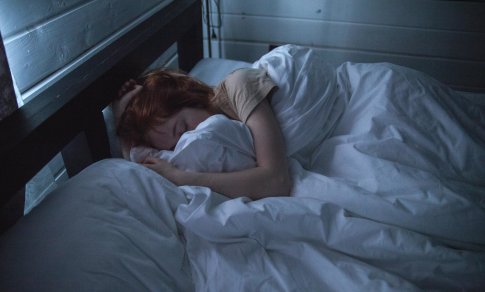 Ar lietuviai miega per mažai? Tarptautinis tyrimas atskleidė kritinį 1 val. trūkumą